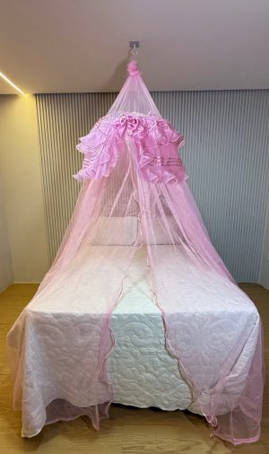 Mosquiteiro de teto exclusivo com laço Babado e abertura frontal de renda volta ao mundo premium