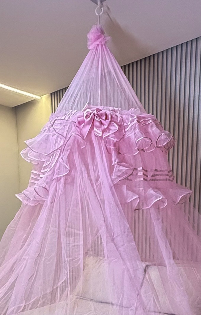 Mosquiteiro de teto exclusivo com laço Babado e abertura frontal de renda volta ao mundo premium - Imagem 2