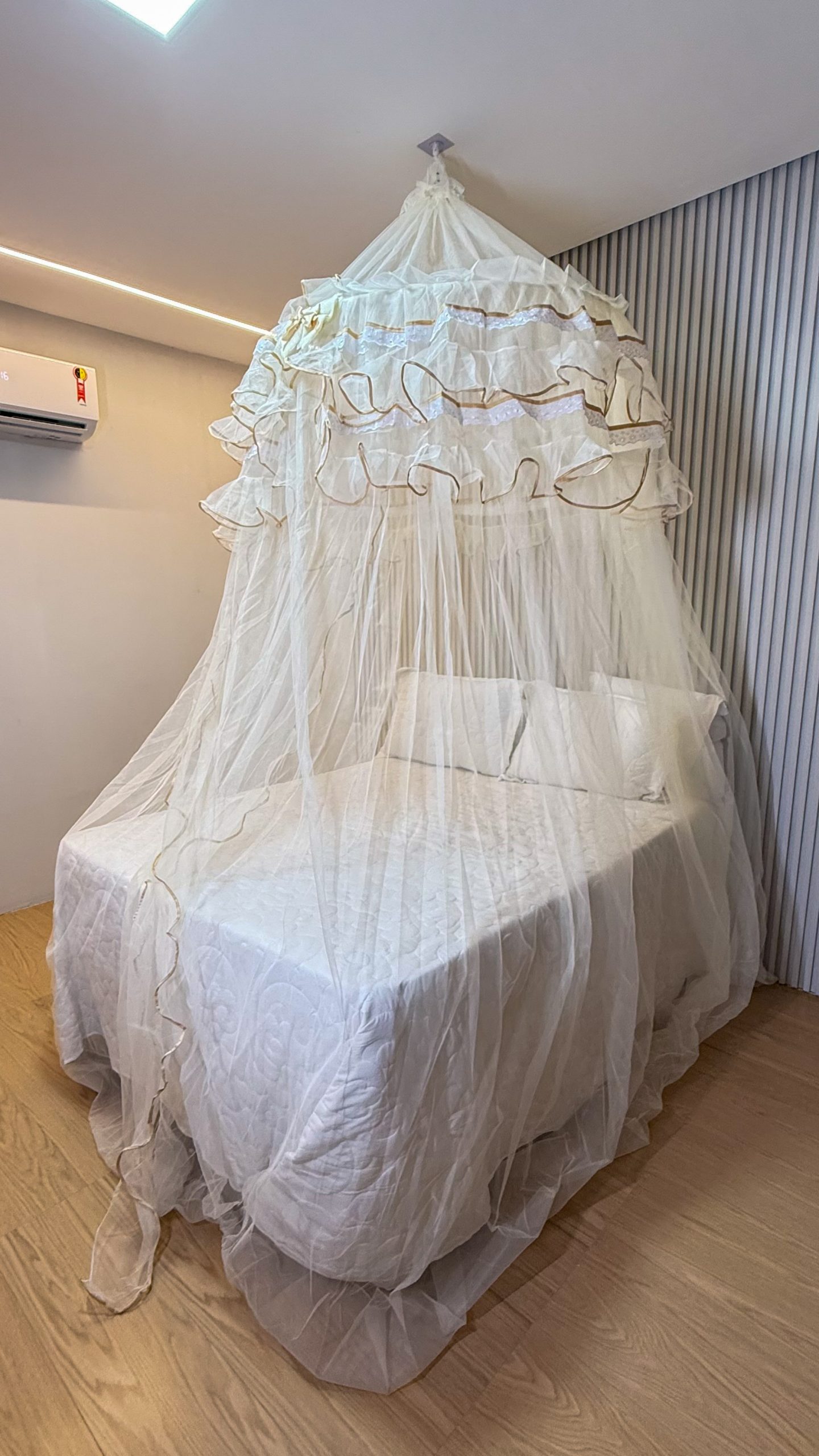 Mosquiteiro de Teto mexicano exclusivo aro gigante com bico inglês e abertura lateral - Imagem 4