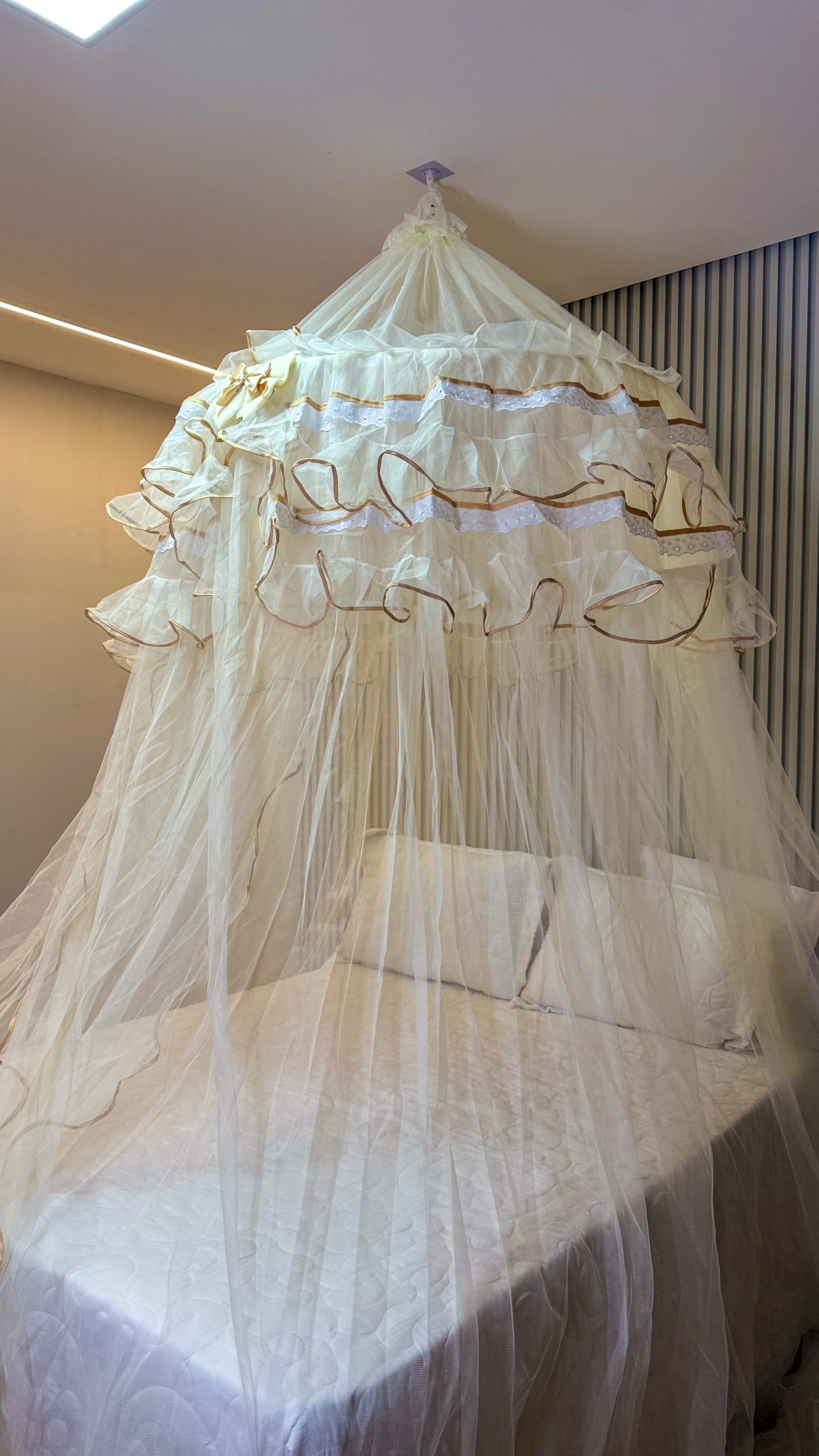 Mosquiteiro de Teto mexicano exclusivo aro gigante com bico inglês e abertura lateral - Imagem 3