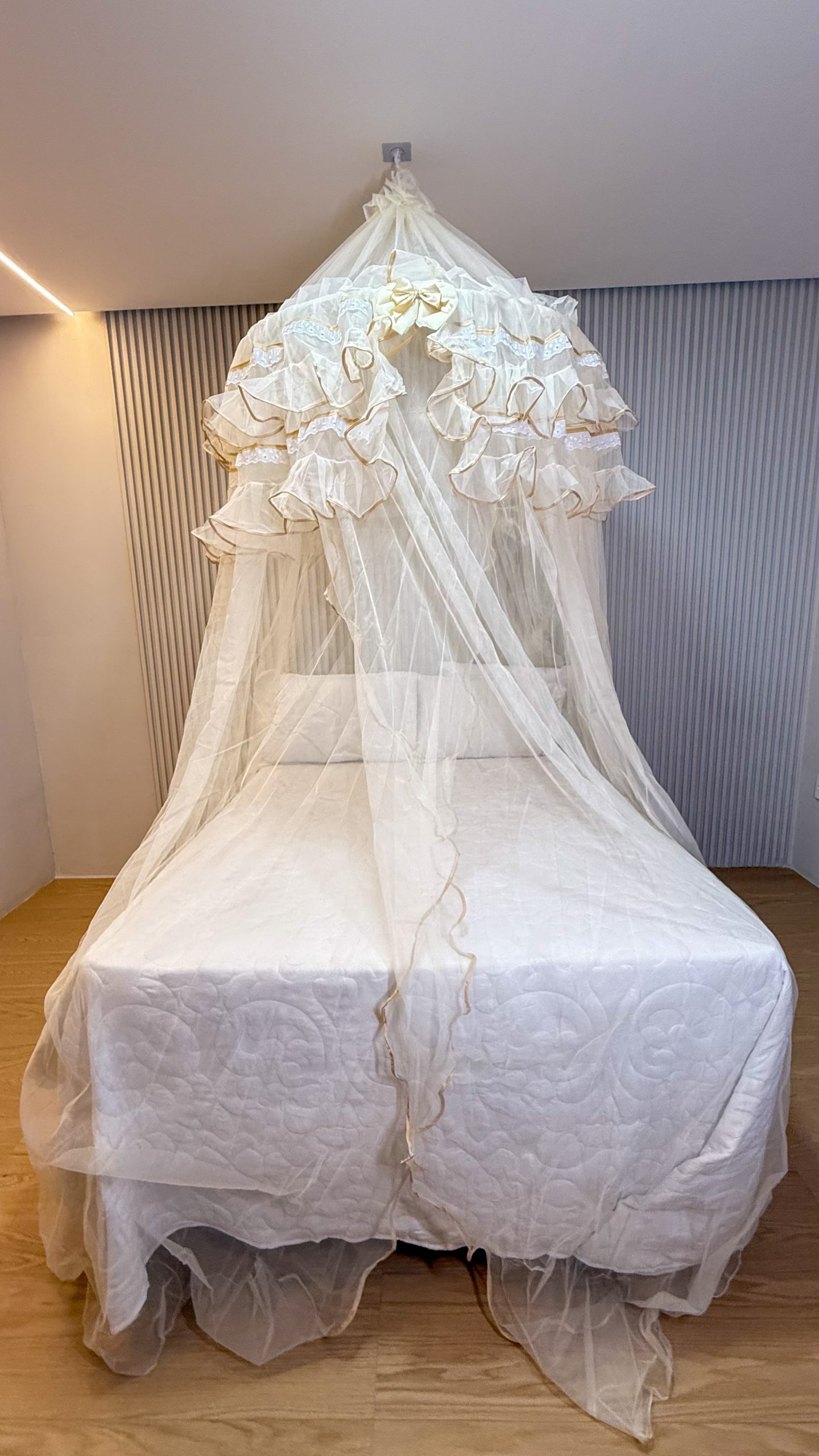 Mosquiteiro de Teto mexicano exclusivo aro gigante com bico inglês e abertura lateral