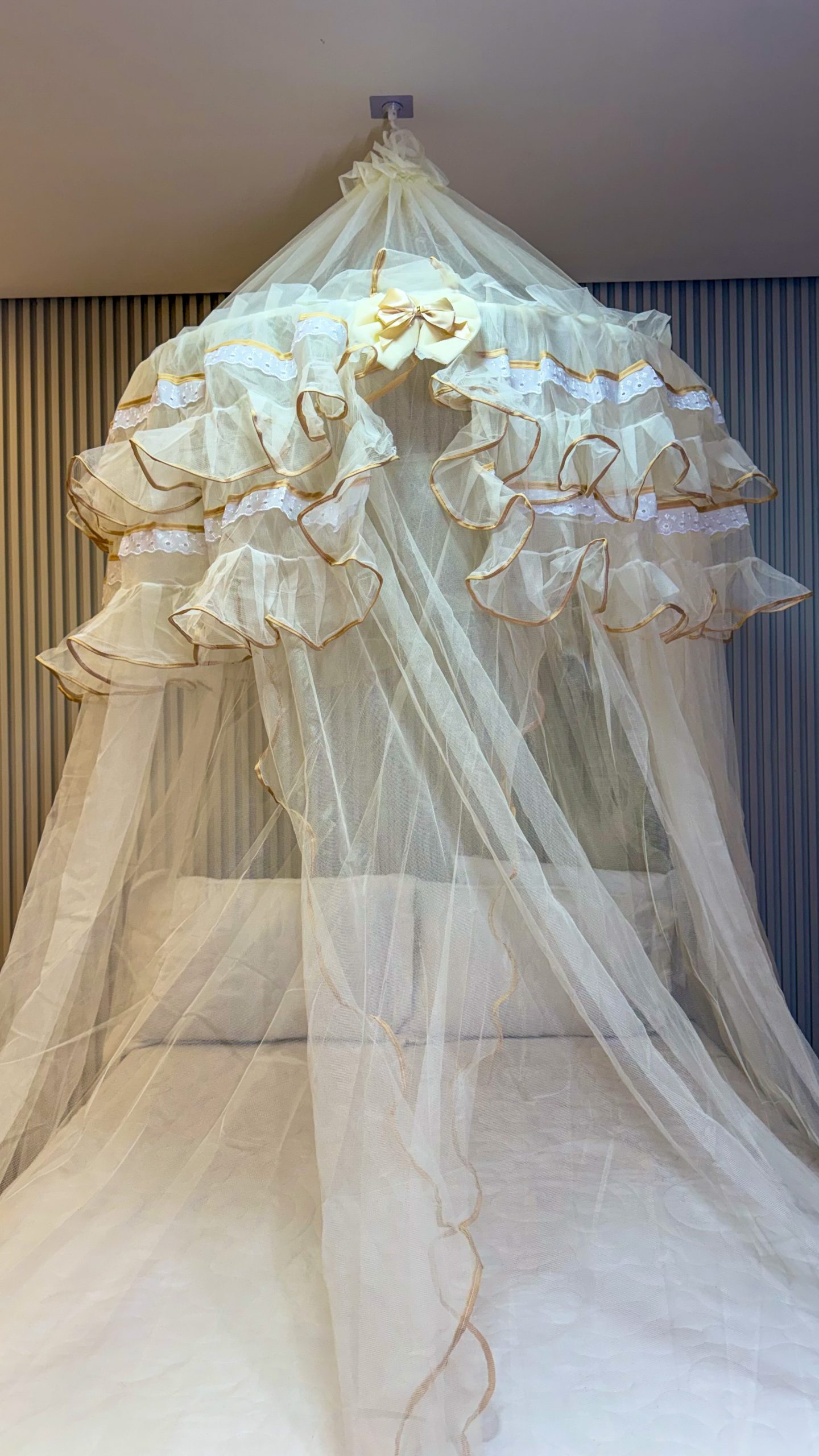 Mosquiteiro de Teto mexicano exclusivo aro gigante com bico inglês e abertura lateral - Imagem 2