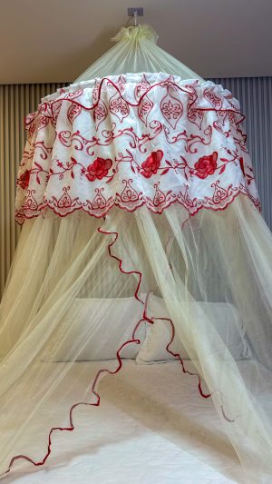 Mosquiteiro indiano gigante de Teto Luxo com organza Bordada – com abertura frontal